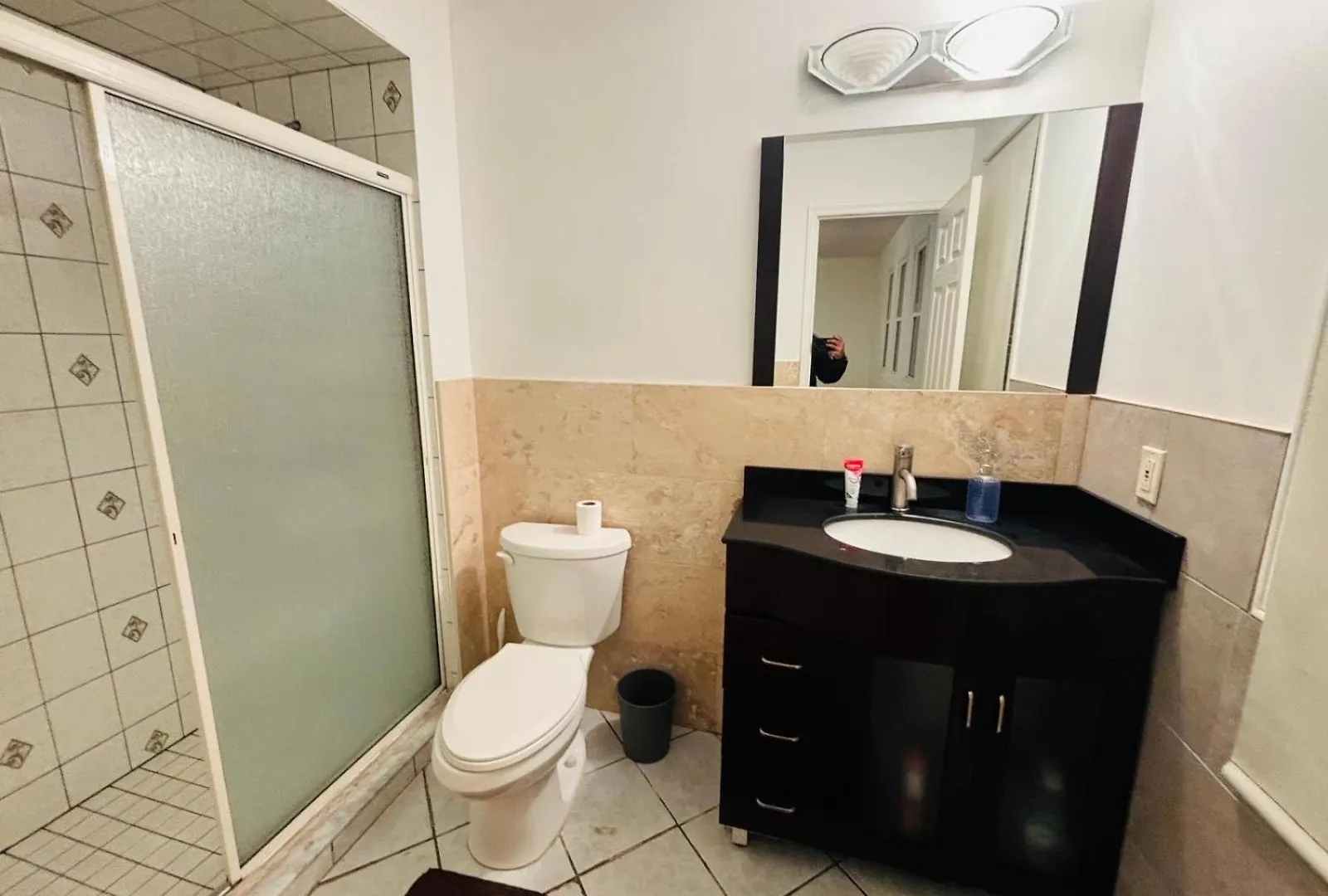 Проживание в семье M2- Triple Occupancy Near Downtown Square One Mall Миссиссага Канада